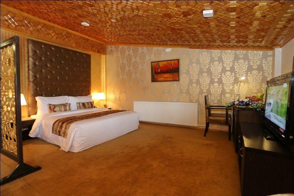 Batra Hotels And Residences Сринагар Экстерьер фото