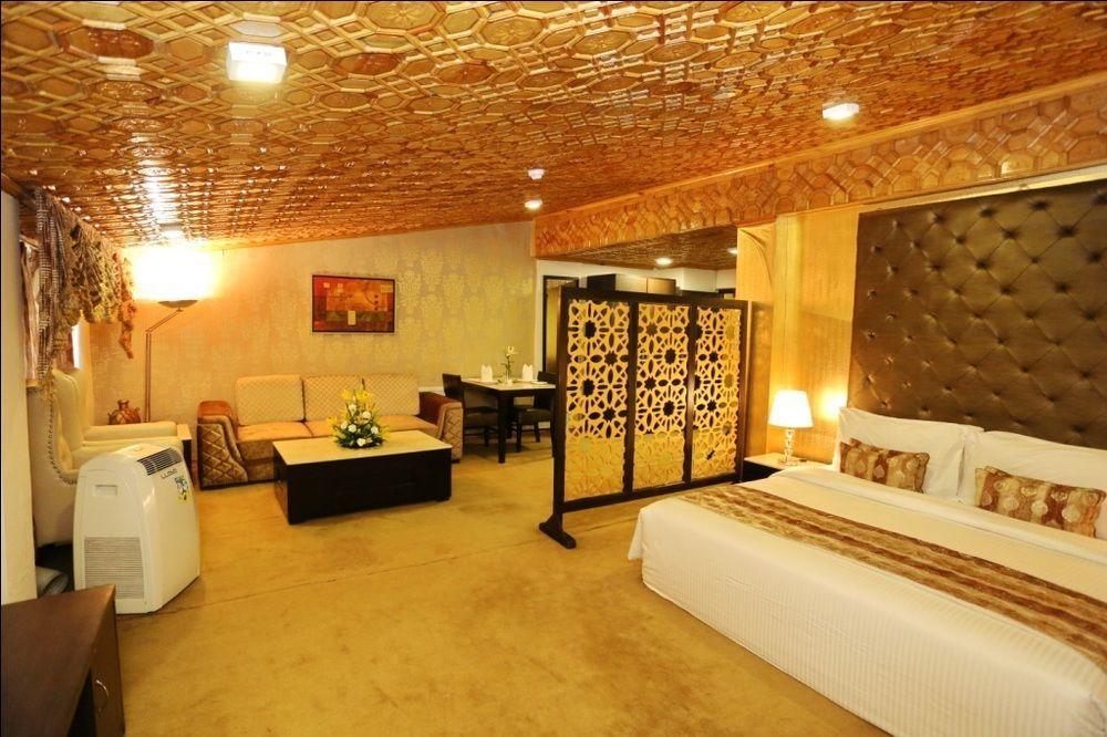 Batra Hotels And Residences Сринагар Экстерьер фото